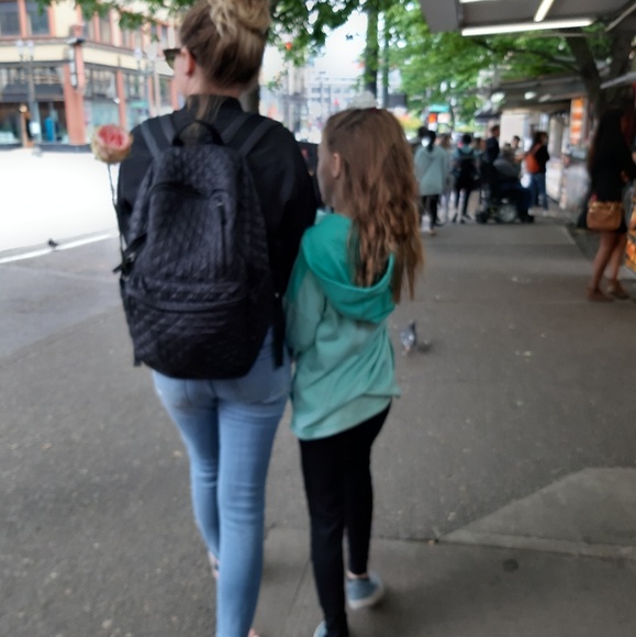 Meet your Posher, Jillian - Picture 2 of 4